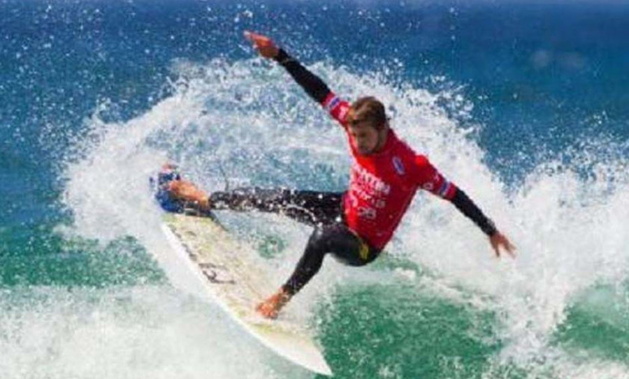 Romero, con la ilusión de ser el primer surfista español en las Olimpiadas