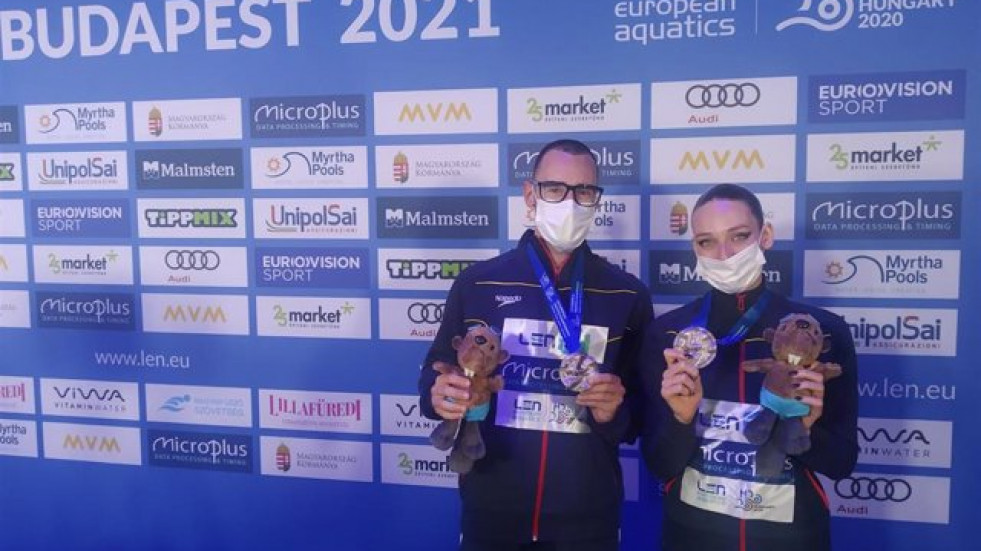 Pau Ribes y Emma García, subcampeones de Europa en el dúo mixto técnico de natación artística
