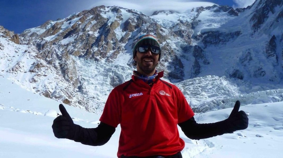 Alex Txikon regresa al Campo Base para retomar la ascensión al Everest