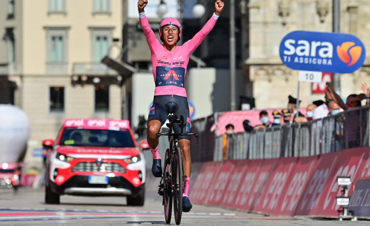 Egan Bernal se defiende en la contrarreloj y se lleva la victoria en el Giro 2021