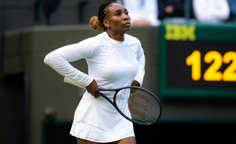 Venus Williams regresa casi un año después, pero se rinde en primera ronda