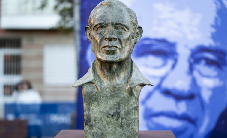 Luis Aragonés, 'El Sabio de Hortaleza', ya tiene busto en su barrio