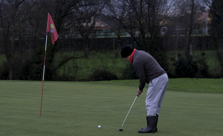 El circuito solidario de golf en beneficio de ADACECO llega a Narón