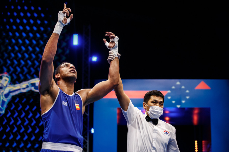 Enmanuel Reyes debuta en el Mundial de boxeo: "Paso a paso, a por la final"