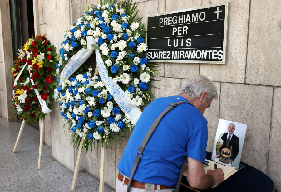 Luis Suárez, despedido con aplausos en su funeral en Milán
