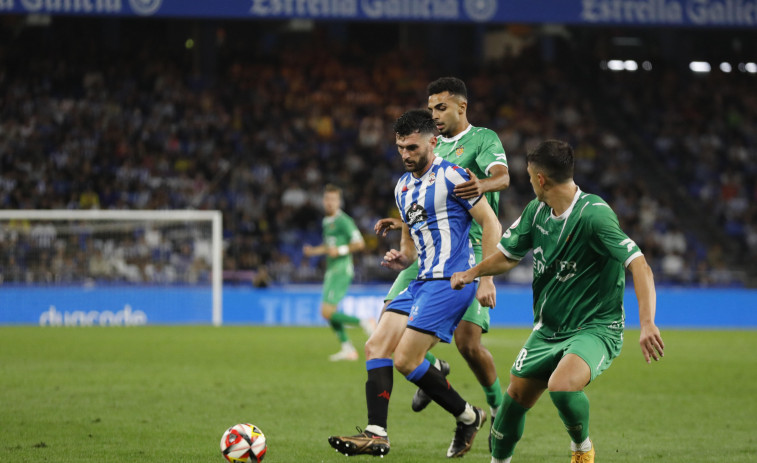 El Depor iguala su peor registro goleador en Riazor, como en la liga 2013-14, la del ascenso con Vázquez