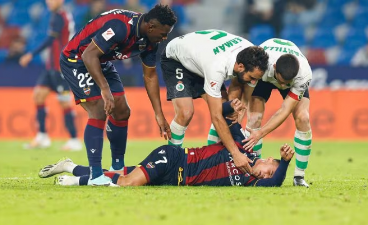 Brugué recibe el alta hospitalaria tras marearse en el partido ante el Racing