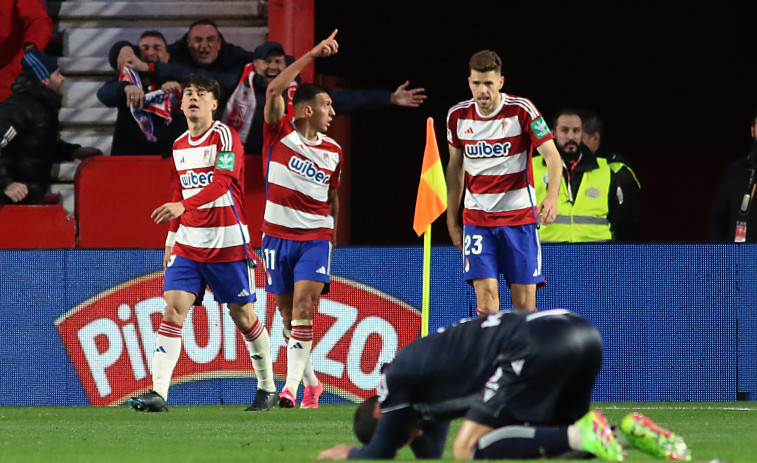 La Real remonta en la recta final y acerca al Granada a Segunda (2-3)