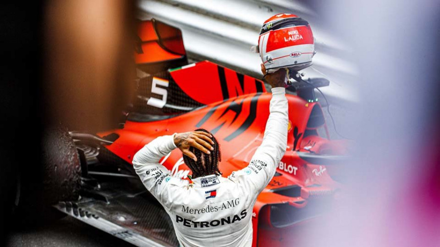 Hamilton homenajea a Lauda tras imponerse en Montecarlo