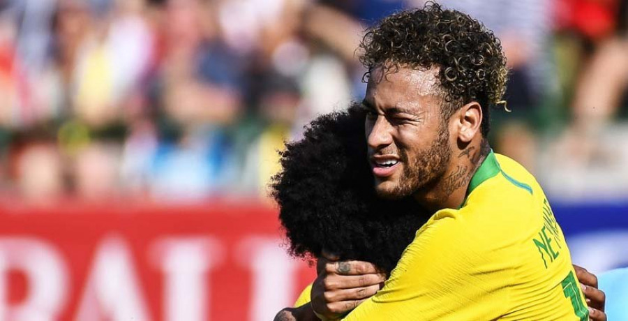 Neymar, feliz de igualar la marca de tantos de Romario