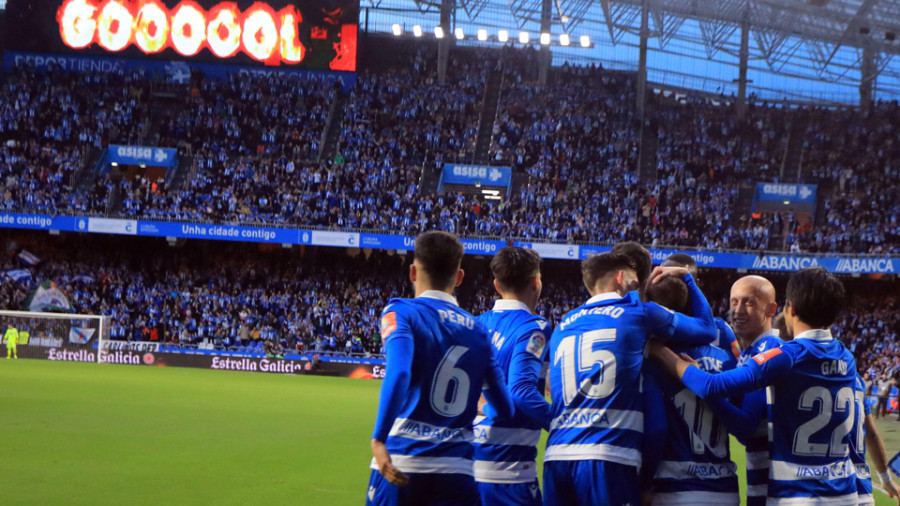 Música, luces y acción en Riazor para  la octava