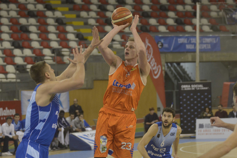 Victoria del Básquet Coruña ante el Araberri (85-89)