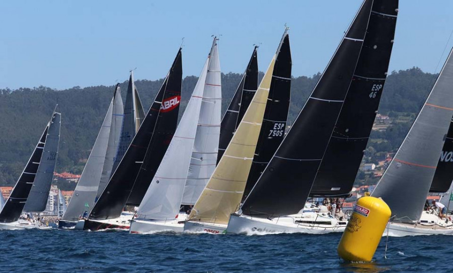 Setenta barcos lucharán por la Rías Baixas y el triunfo final