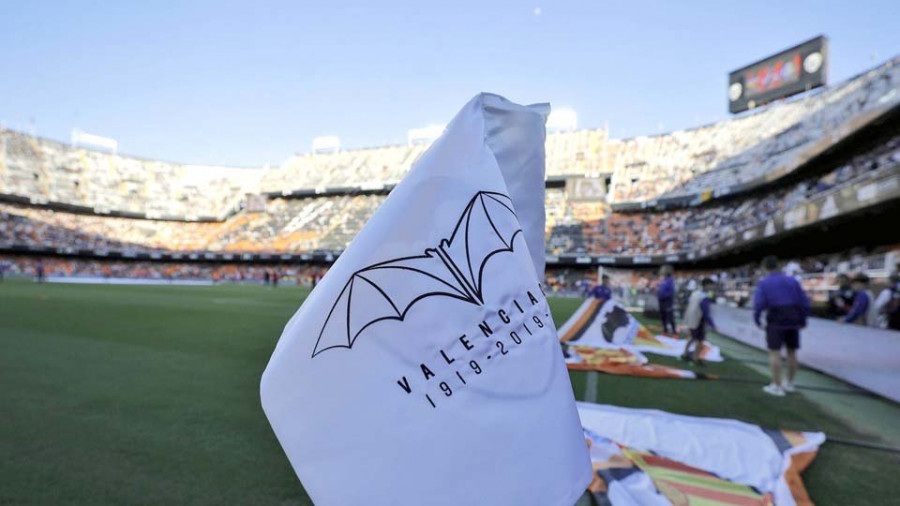 El Depor da al Valencia la bienvenida al club de los centenarios