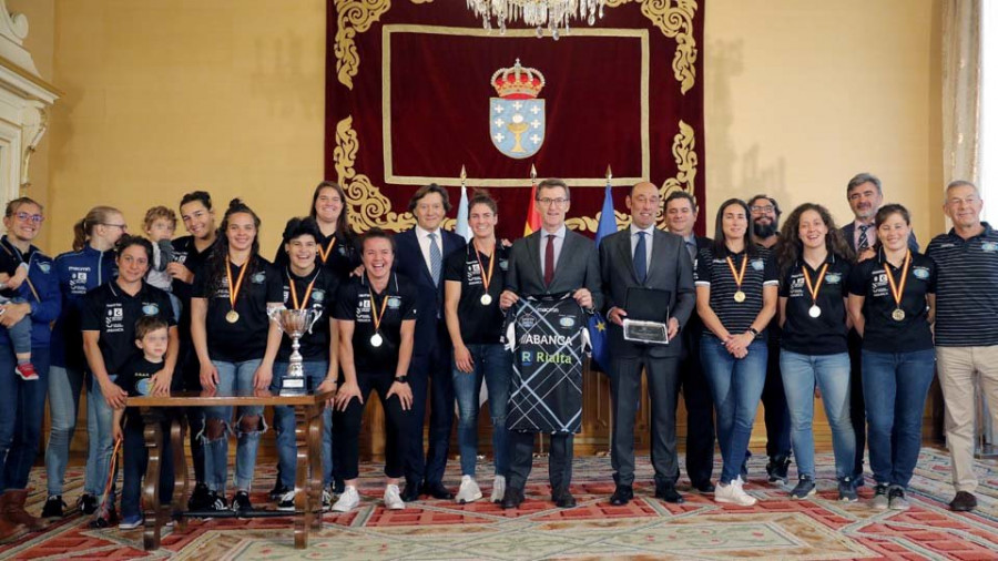 Núñez Feijóo recibió a las campeonas de España