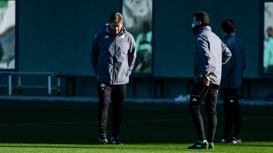 El coronavirus se cuela en el Betis y pone en jaque el derbi sevillano