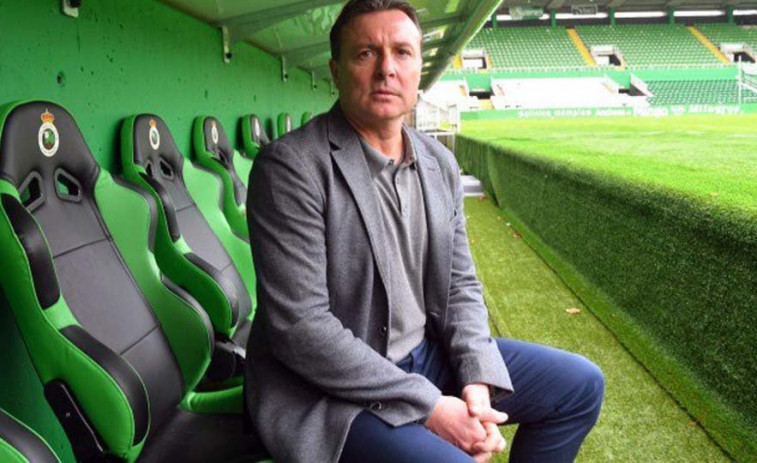 El Racing de Ferrol esquiva hablar del interés en Primera por Carlos Vicente