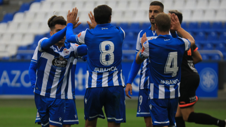 El equipo se aclimata a Riazor, aún 
sin púbico