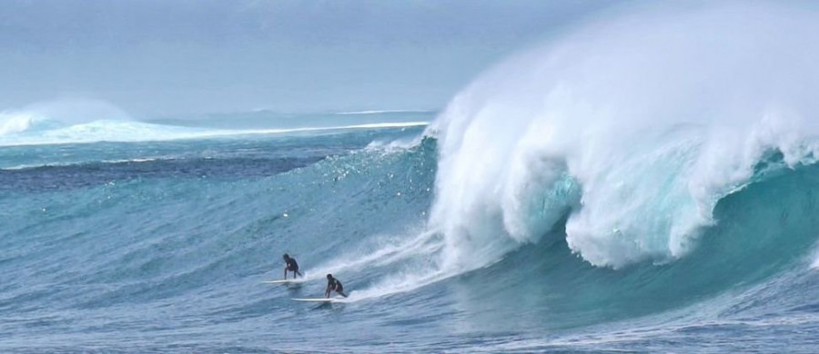 Un coruñés surfeando  las playas de Hawaii