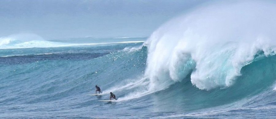 Un coruñés surfeando  las playas de Hawaii