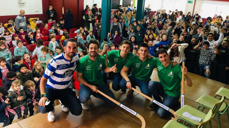 Dava, Bruno, Fabri y Martín visitaron a los niños del CEIP María Pita