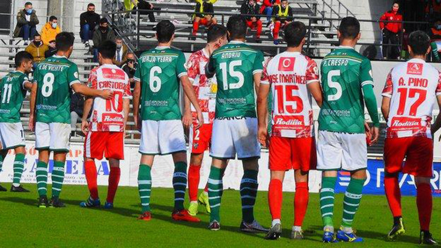 El Coruxo estrena su casillero de goles  y de victorias ante el Guijuelo (2-1)