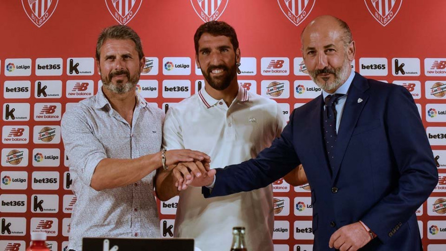 Raúl García renueva una temporada más en el Athletic