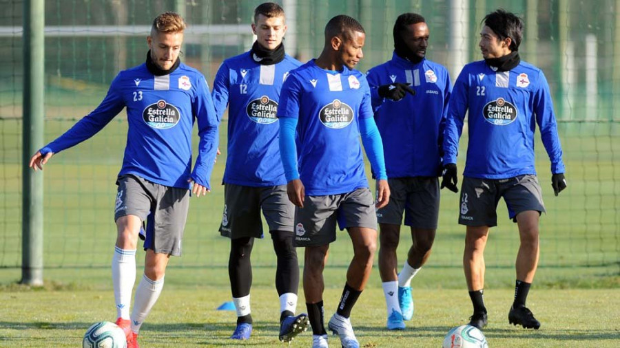 Dani Giménez, Salva Ruiz y Christian Santos, al margen a 48 horas del Depor-Las Palmas