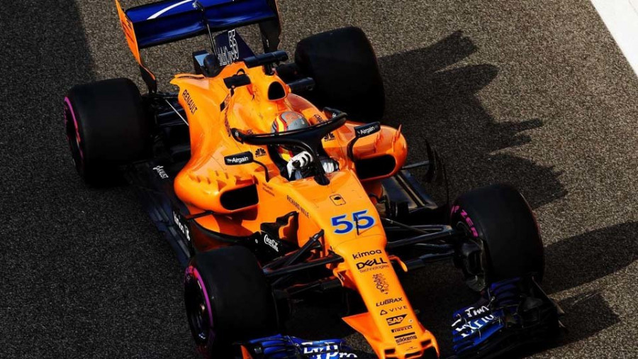 Sainz da 150 vueltas en su debut con McLaren; Leclerc domina la sesión