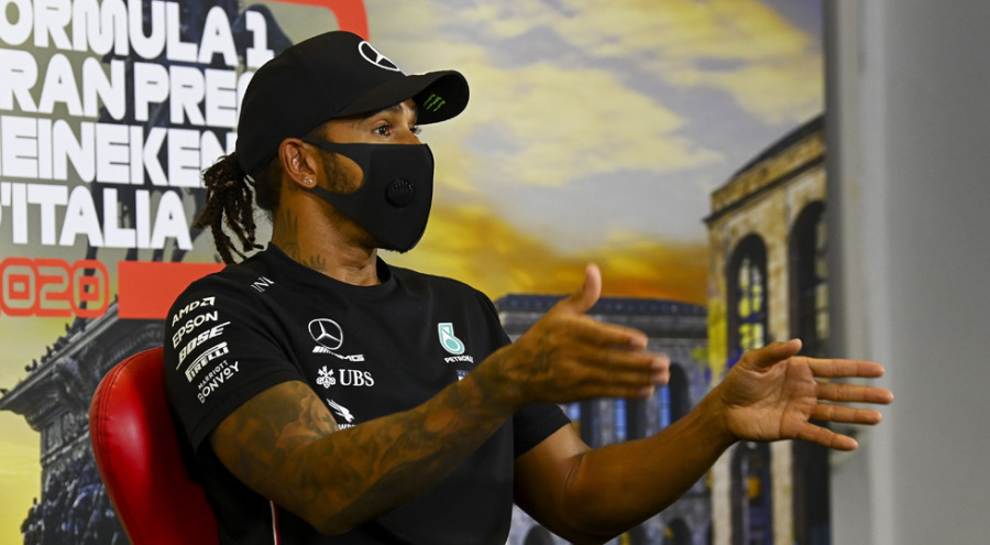 Lewis Hamilton llega triunfal 
al santuario de Ferrari