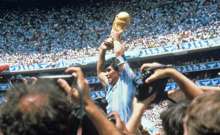 El peso de la Copa del Mundo: desvelan en Argentina un audio de Maradona sobre el trofeo