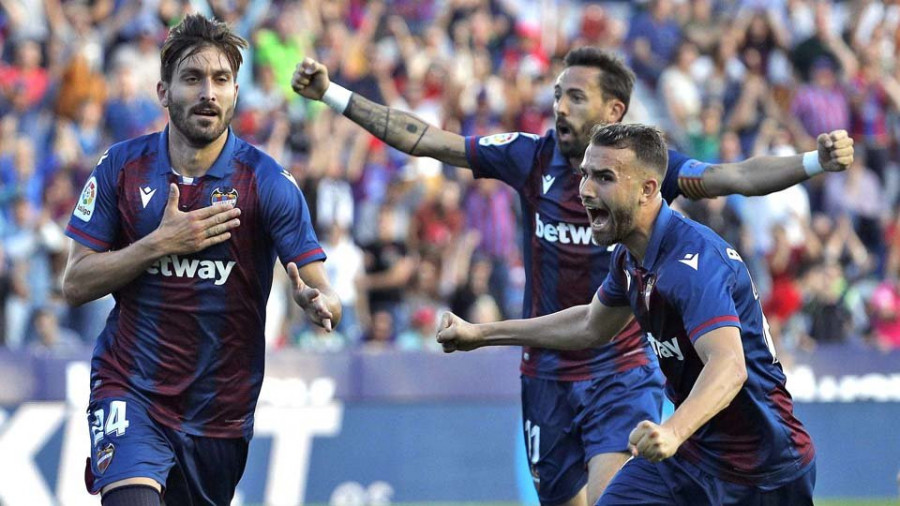 El Levante se merienda al Barcelona en una segunda parte de fábula