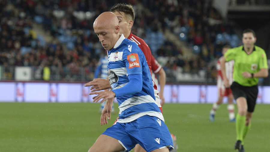 El ex del Depor Víctor Mollejo, nuevamente presentado con el Zaragoza