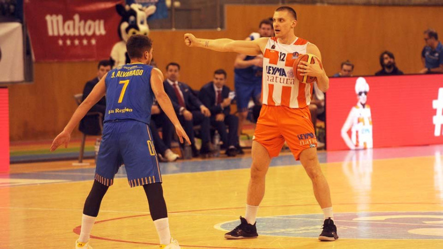 El Basquet Coruña renueva a Peciukevicius y rescinde a DiNunno