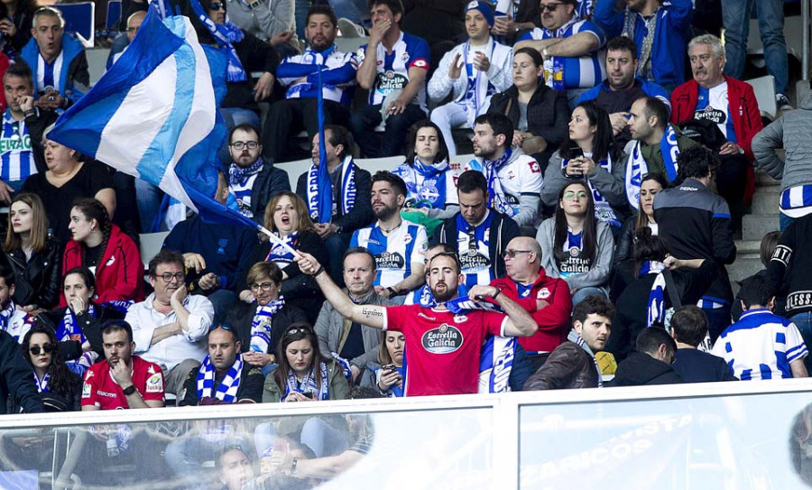 Desembarco blanquiazul en el Carlos Tartiere