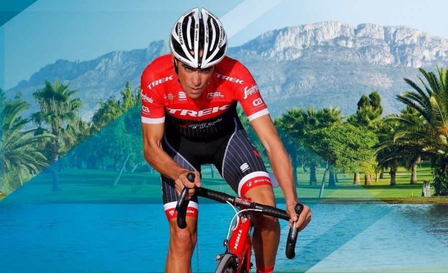 Alberto Contador presenta en Móstoles los equipos de su Fundación