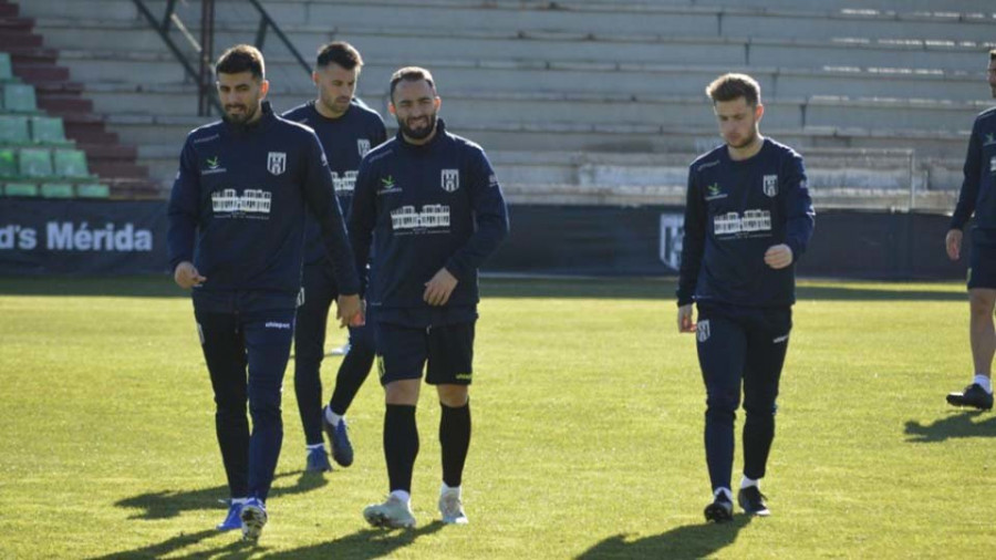 Diego Merino, entrenador del Mérida, ve opciones de pasar