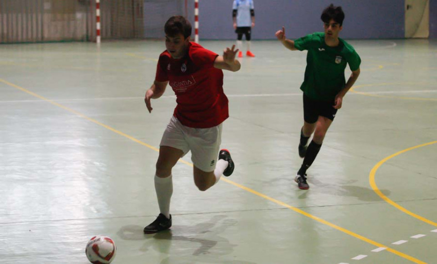 El balón ya rueda en la cancha de los Salesianos