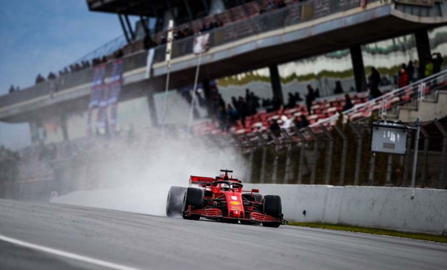 Vettel manda y Hamilton rompe el motor