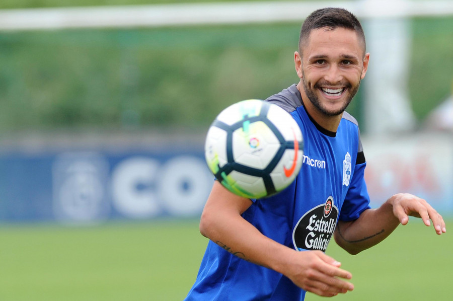 Andone: "Quiero estar en el Deportivo esta temporada y las que me restan de contrato"