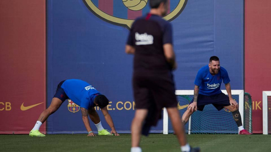 El Barça, con Messi de titular, busca estrenarse fuera