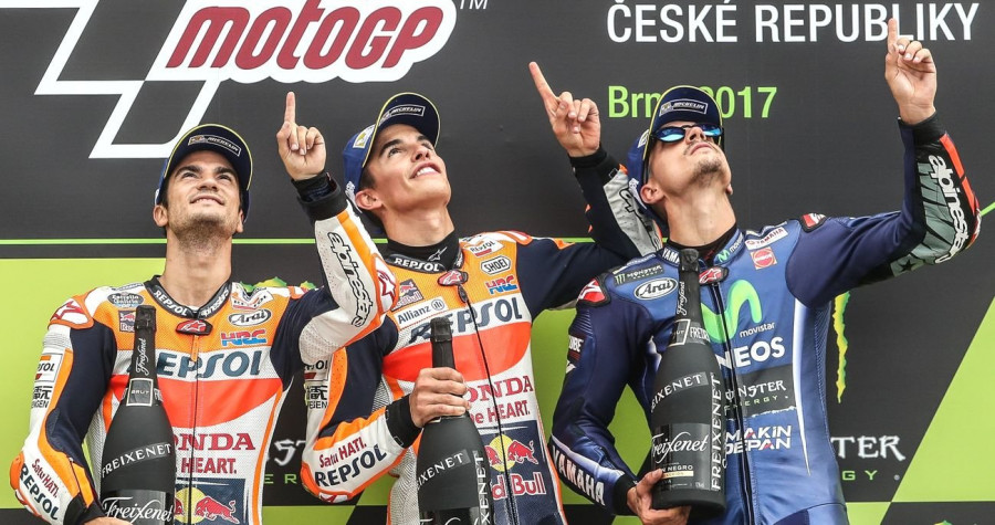 Márquez, Pedrosa y Viñales homenajean a Ángel Nieto con un triplete en MotoGP