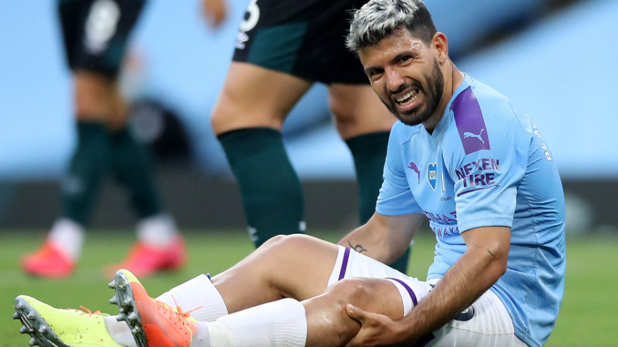 La rodilla de Agüero vuelve a preocupar