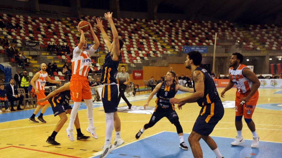 A por la cuarta victoria seguida ante un rival directo, Castelló