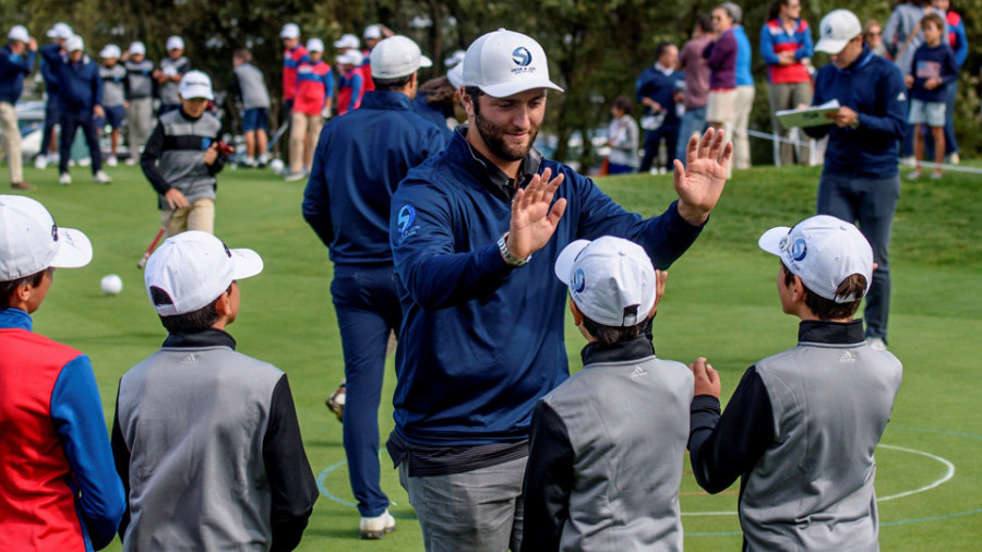 Jon Rahm se mantiene quinto y Tiger desciende