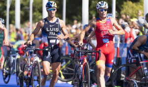 Mola supera a Serrat y a Gómez Noya en Pontevedra