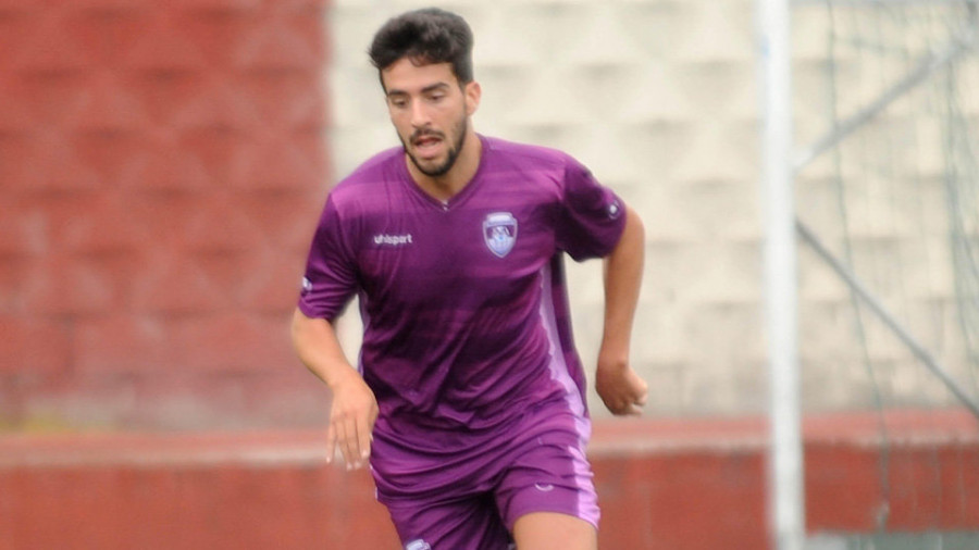 Moisés Pereiro se estrena en el banquillo morado ante un Boiro al alza