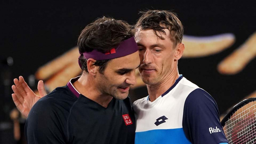 Federer sufre; Tsitsipas y Bautista se despiden