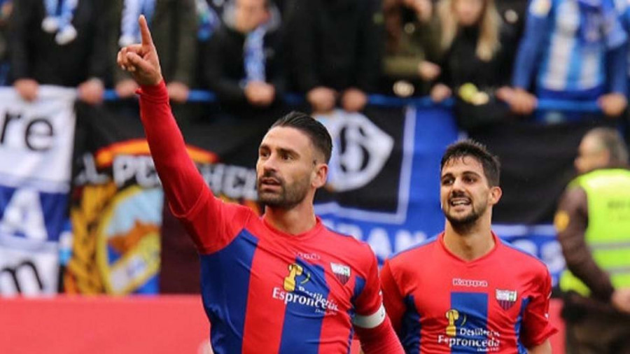 Un gol de Kike Márquez da al Extremadura el triunfo ante el Málaga