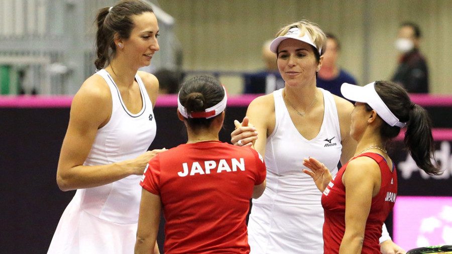 España doblega a Japón en el partido de dobles